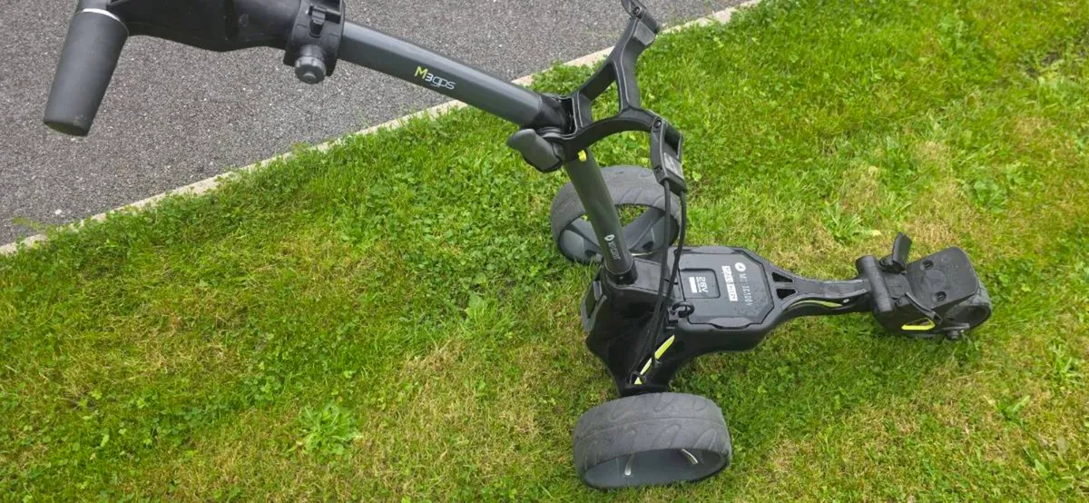 Motocaddy M3 GPS TROLLEY - Image 4