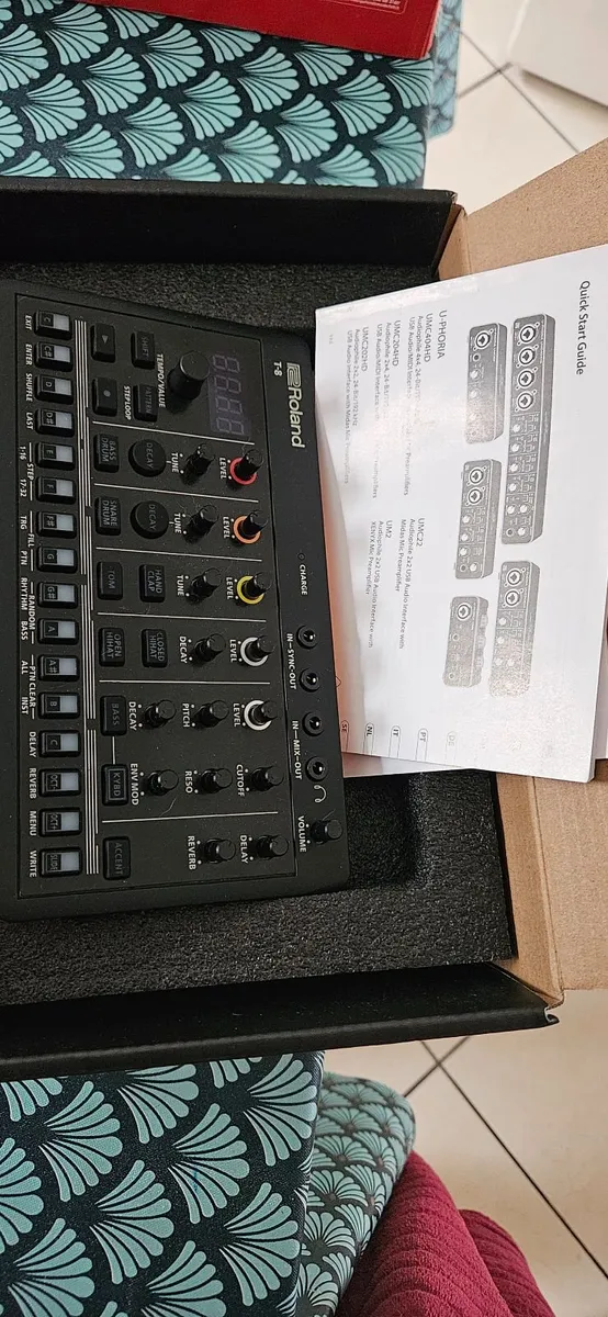 Roland AIRA T-8 Beat Machine - Image 1