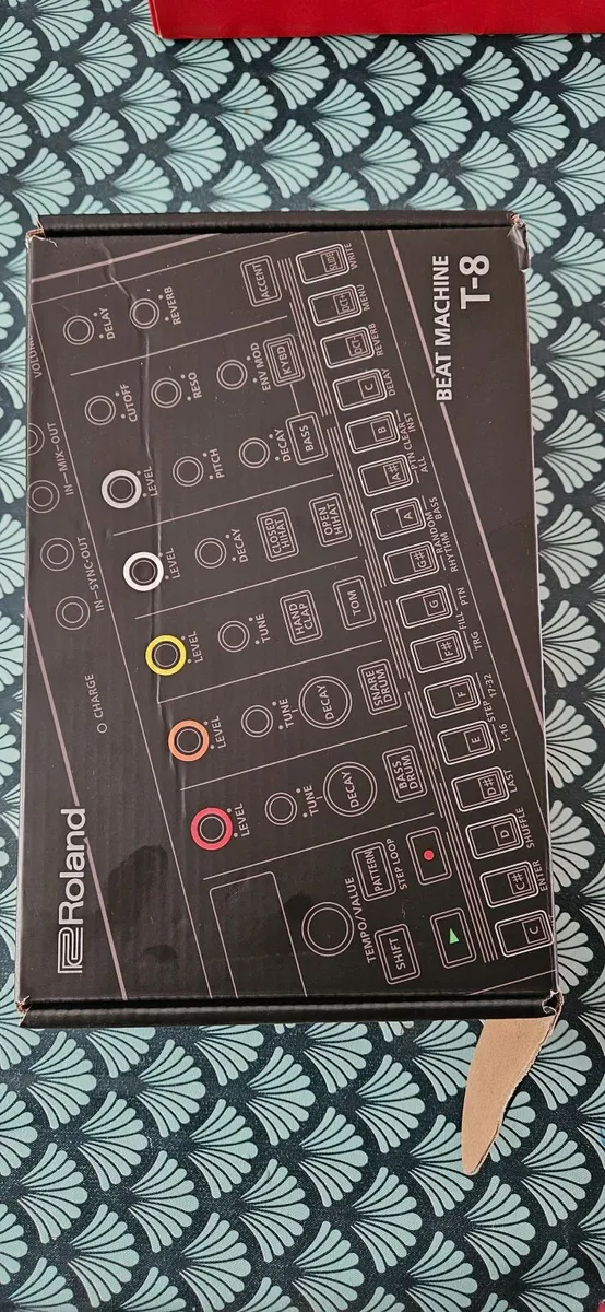Roland AIRA T-8 Beat Machine - Image 2
