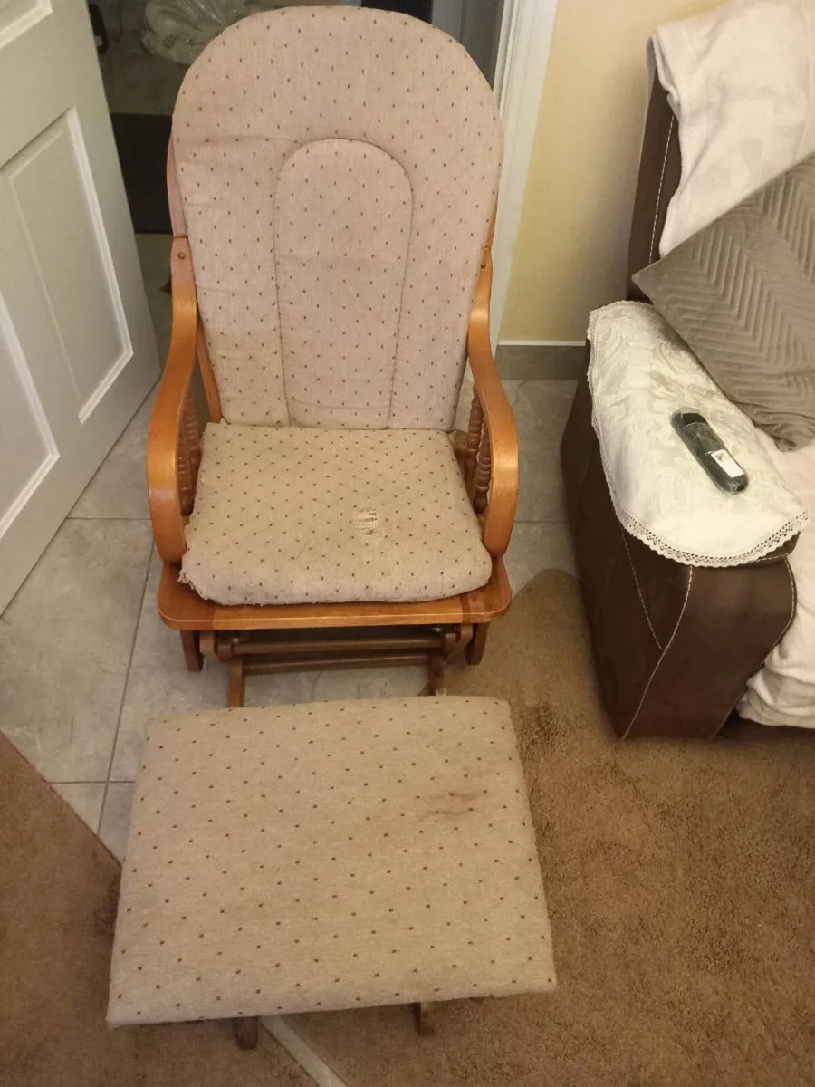 Rocking chair and matching rocking foot stool - Image 4