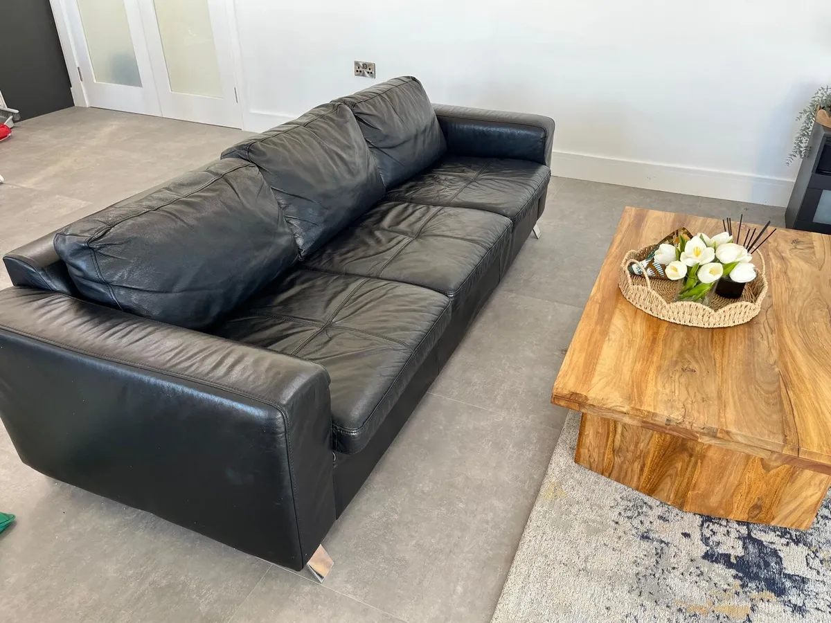 Leather sofa 3 seater & 2 seater - Image 2