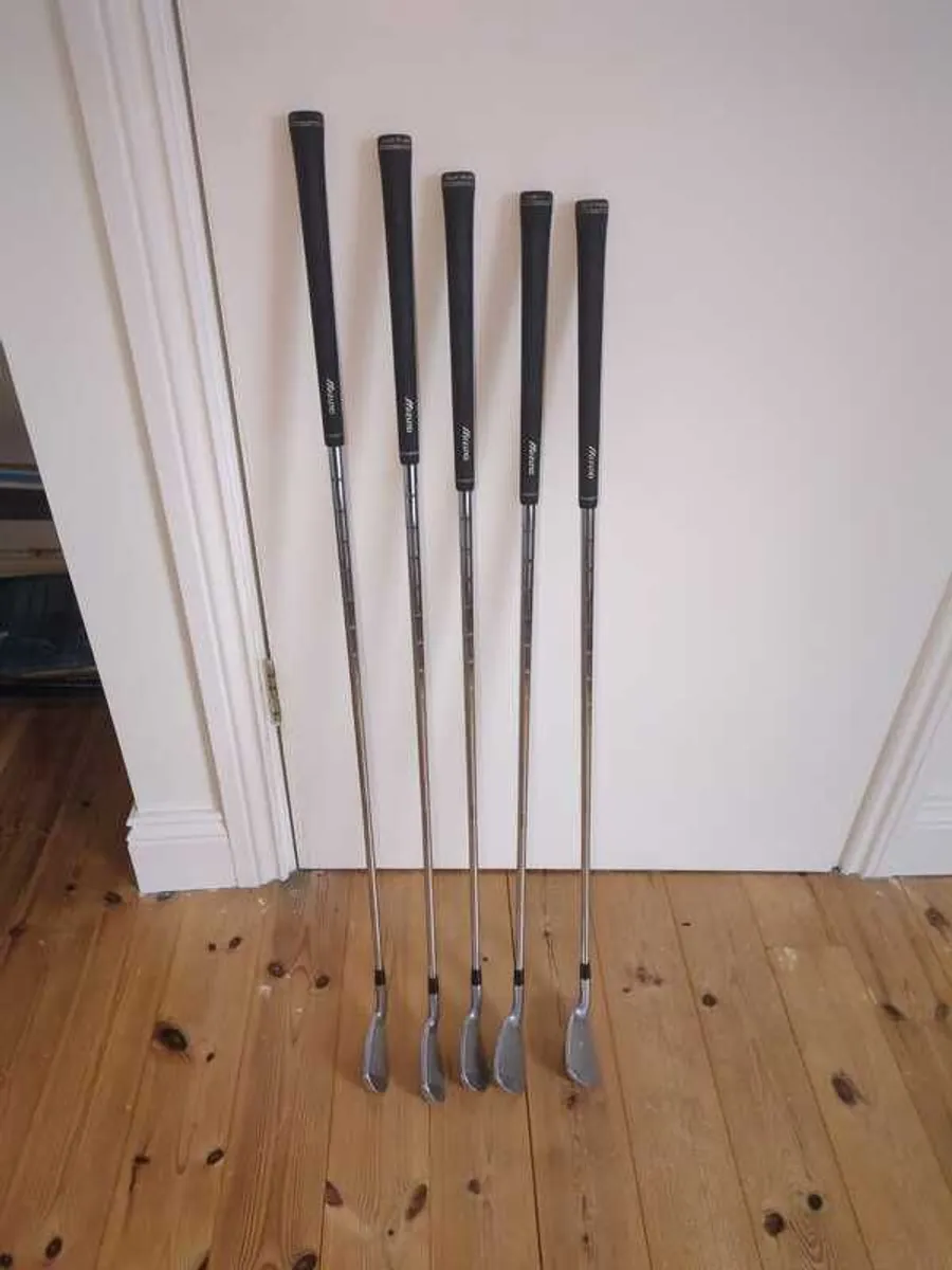 Mizuno JPX 900 Hot Metal Irons 5-PW - Regular Flex - Missing 7 Iron - Image 1