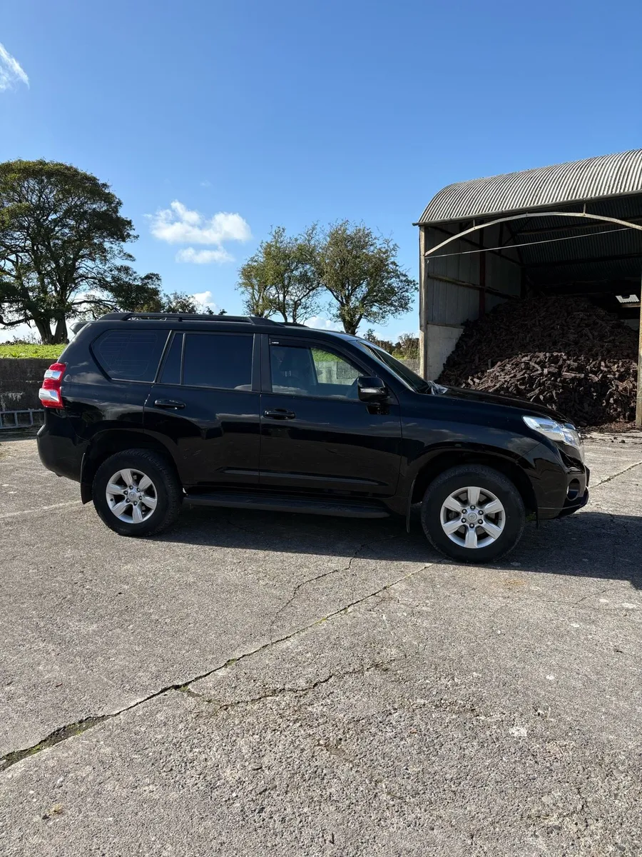 2017 5 Seat Commercial Land Cruiser - Image 2
