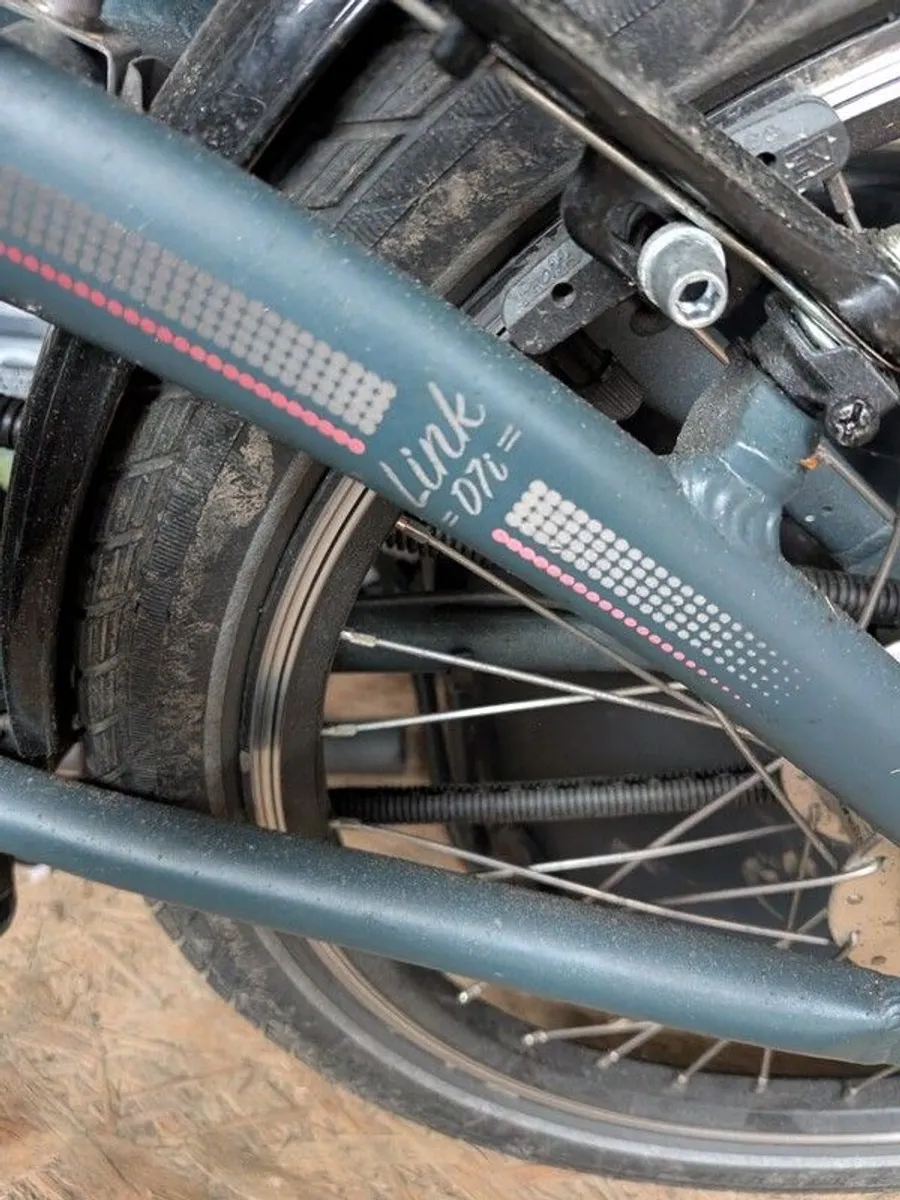 Tern Folding Bike D7i, always kept in shed, only used a handful of times. Comes with new Kryptonite lock. - Image 3