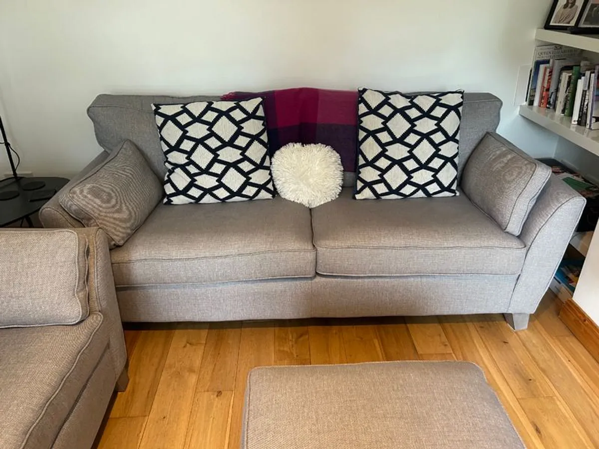 Modern three piece suite - Image 2