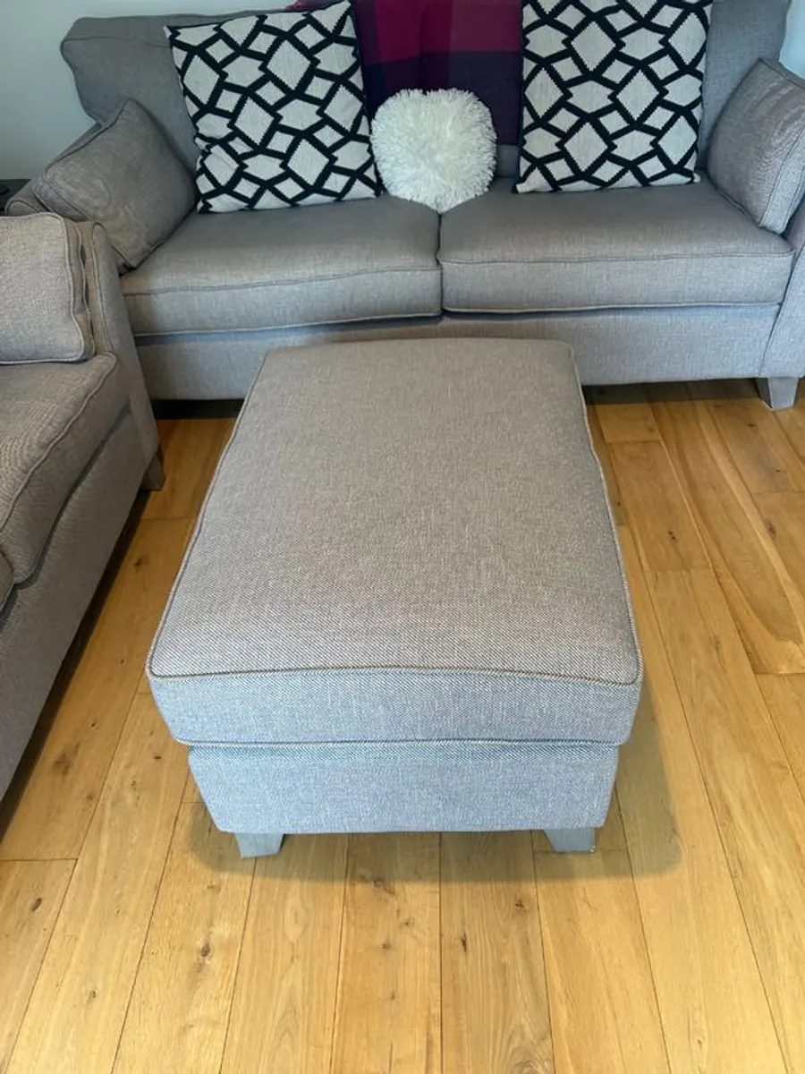 Modern three piece suite - Image 4