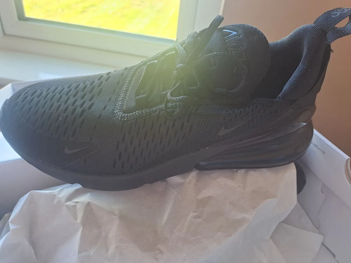 Brand New Nike Air Max 270 Trainers - Image 4