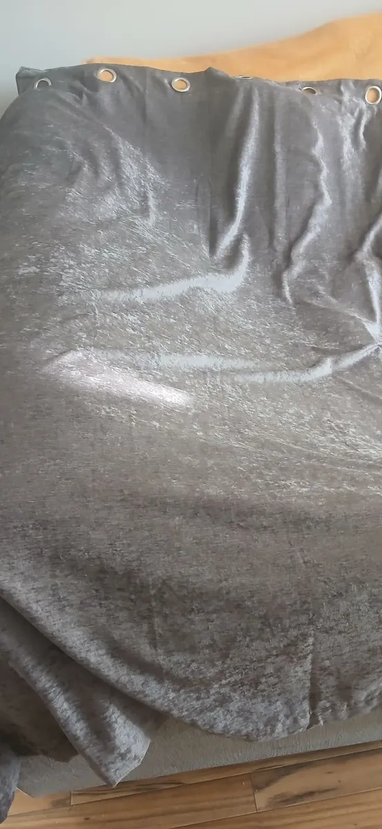 Curtains inc tie backs - Image 3