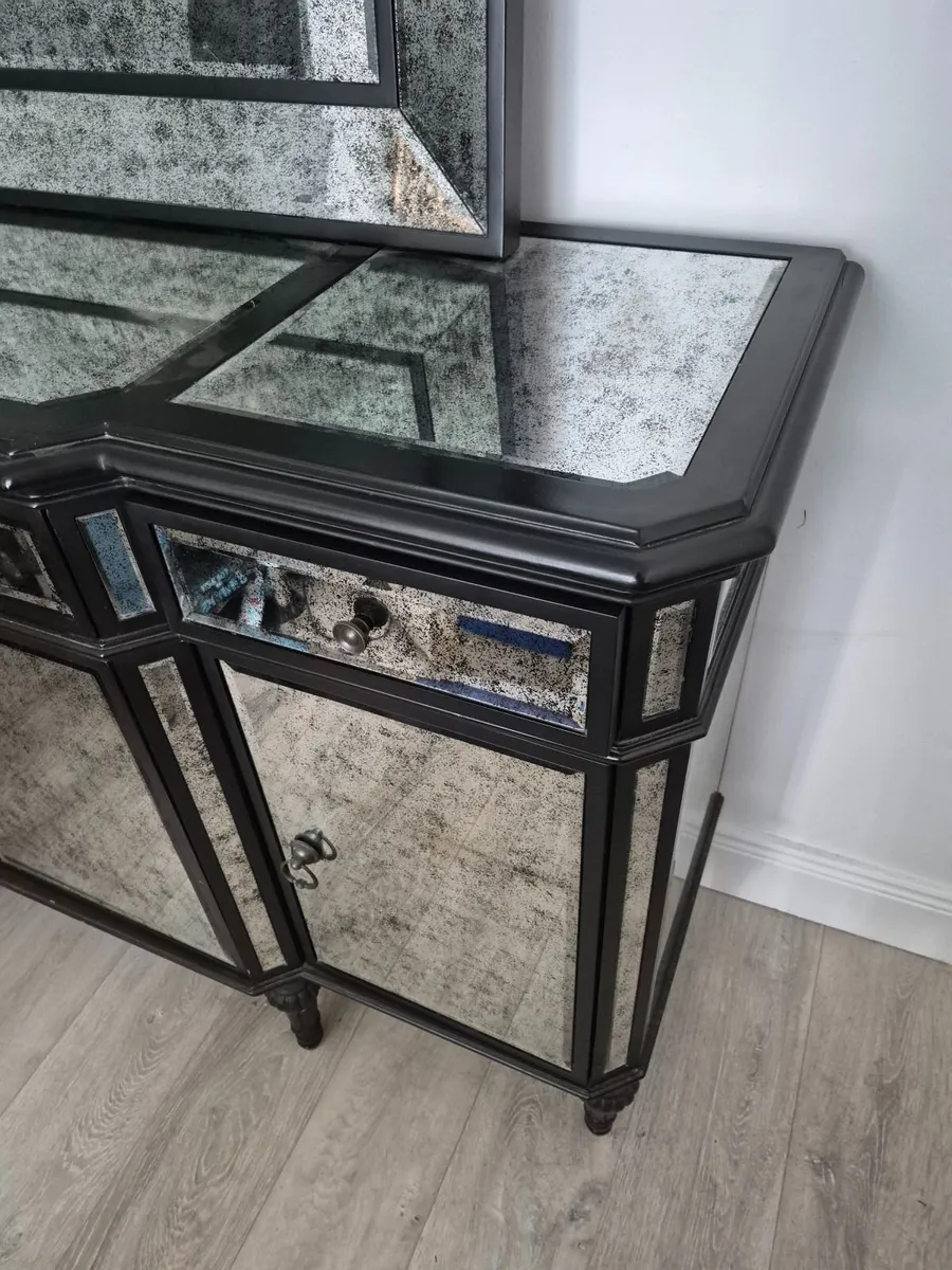 Sideboard - Image 4