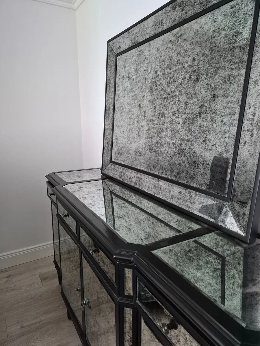Sideboard - Image 3