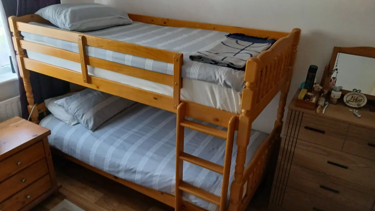 Bunk beds - Image 1