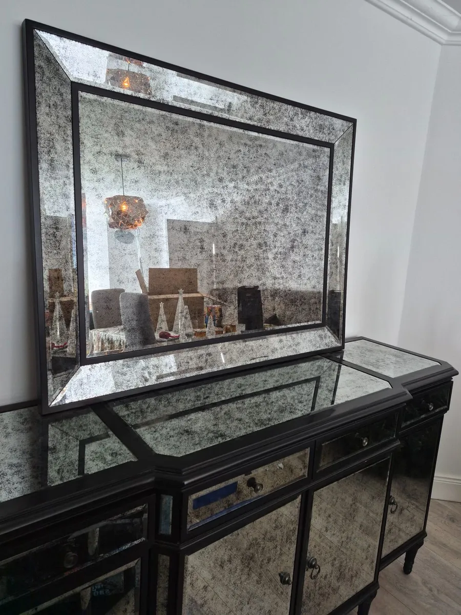 Sideboard - Image 4