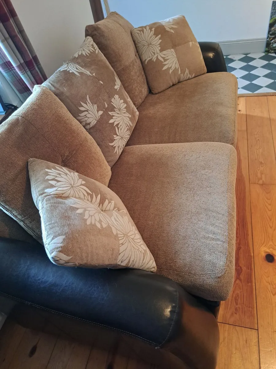 Clean 3 seater sofa - Image 2