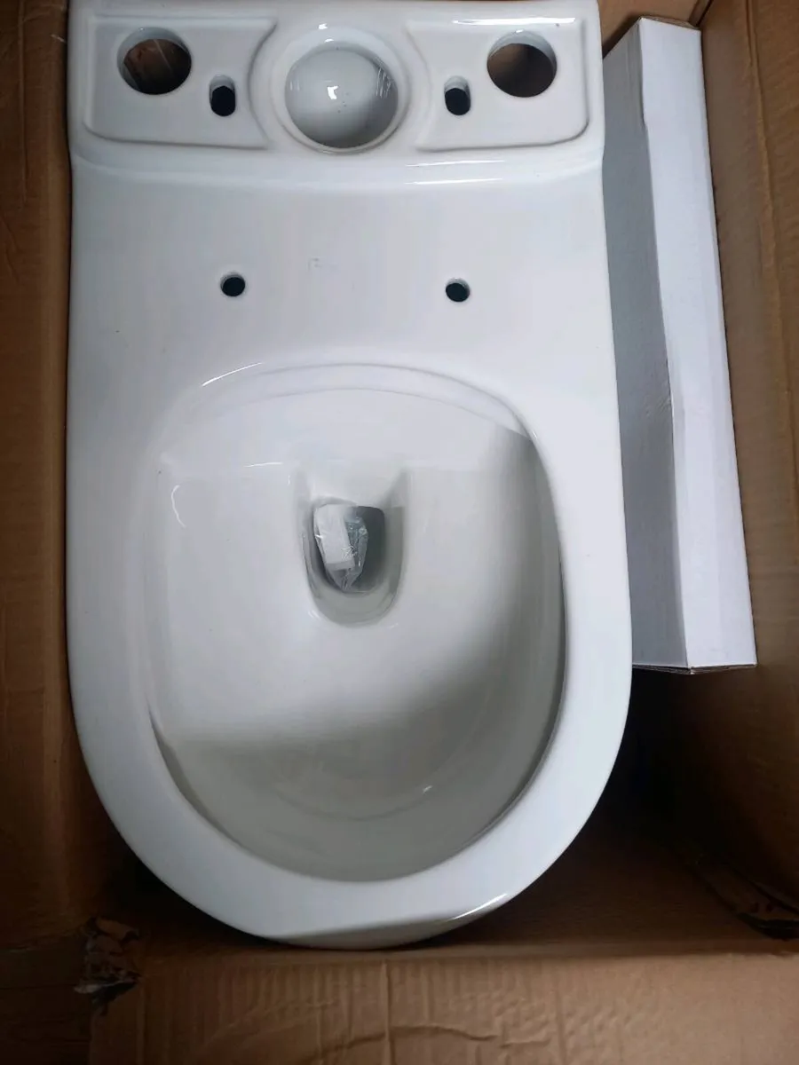 COMPLETE BRAND NEW ETON TOILET SEAT - Image 2