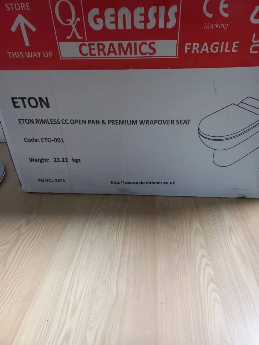COMPLETE BRAND NEW ETON TOILET SEAT - Image 1