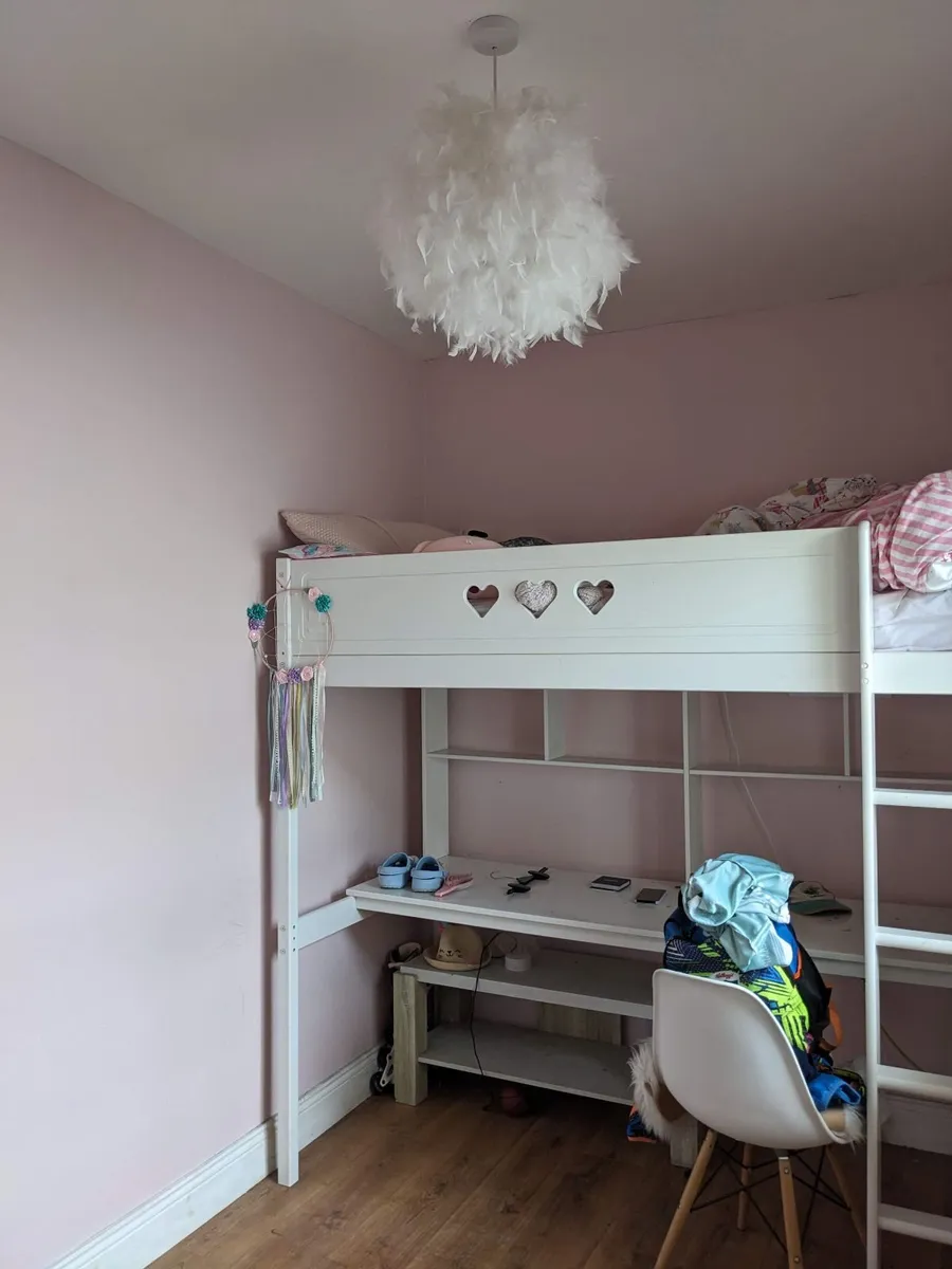 Bed - Image 1