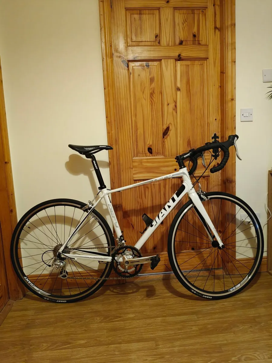 Giant Defy Road Bike - Image 1