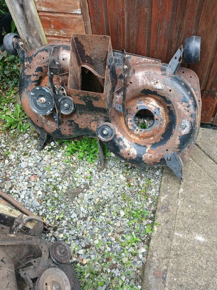 Newer type replacement deck for Husqvarna 42"