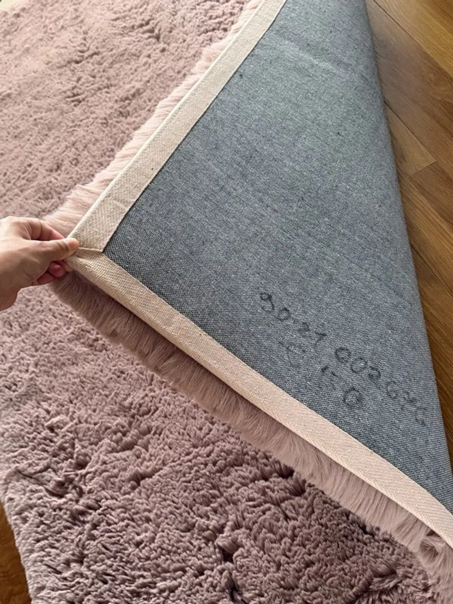 Pink faux fur rug 175x125cm - Image 3