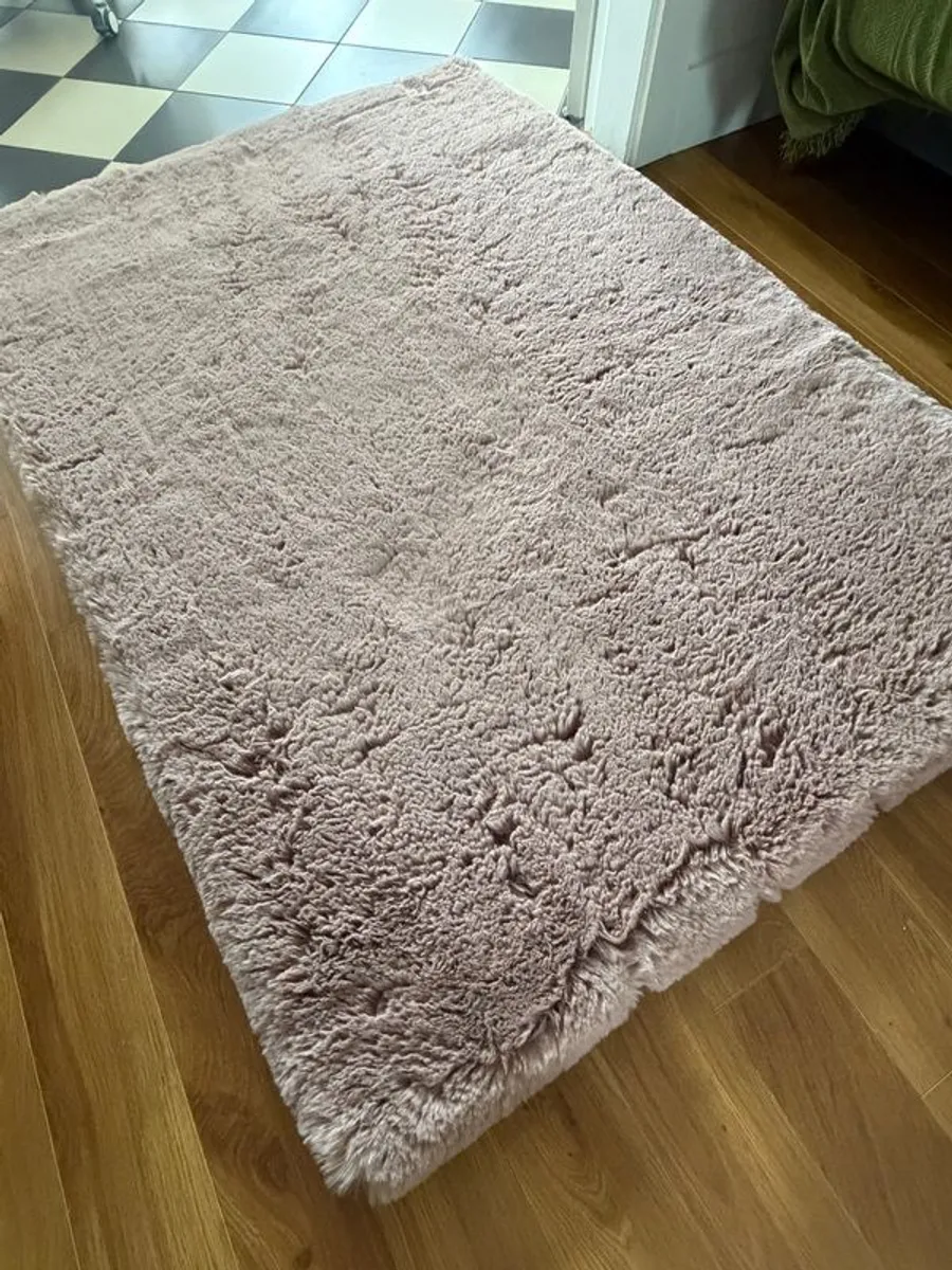 Pink faux fur rug 175x125cm - Image 4