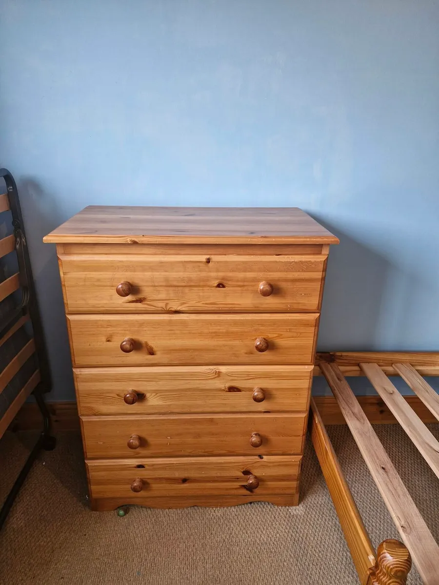 Single bed,locker and drawers - Image 2