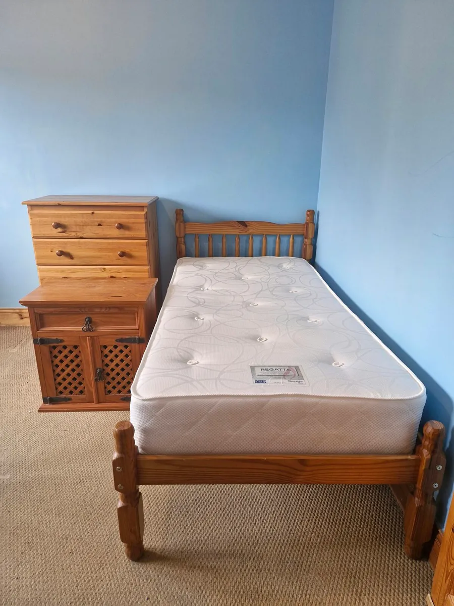 Single bed,locker and drawers - Image 3