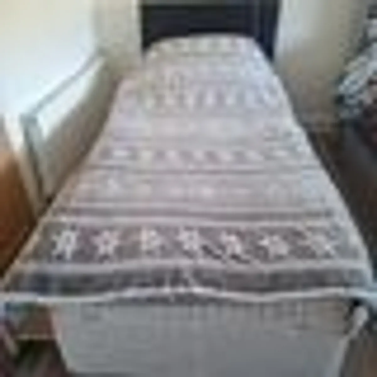Single bed - Image 2