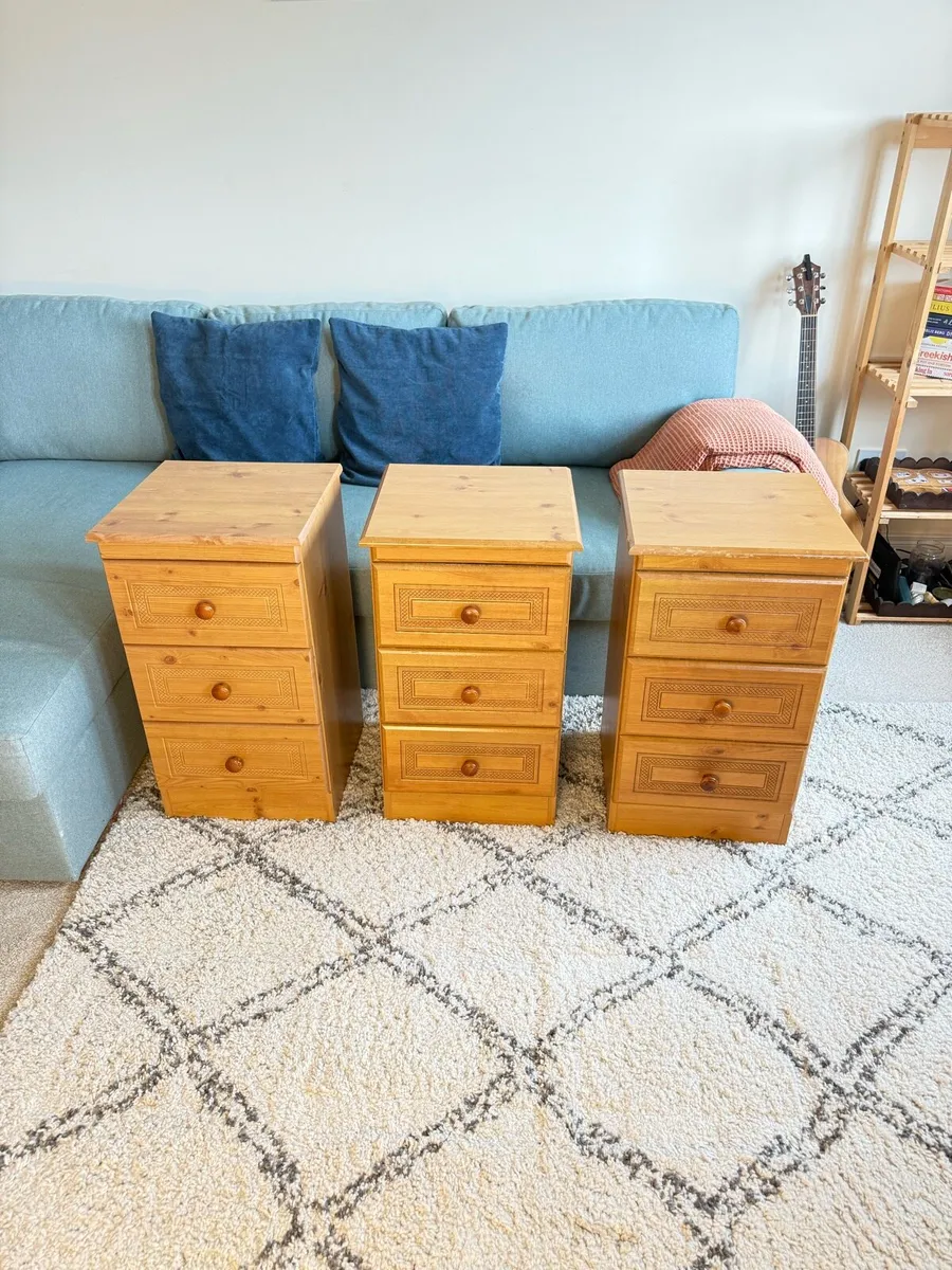 3x Bedside Lockers - Image 2