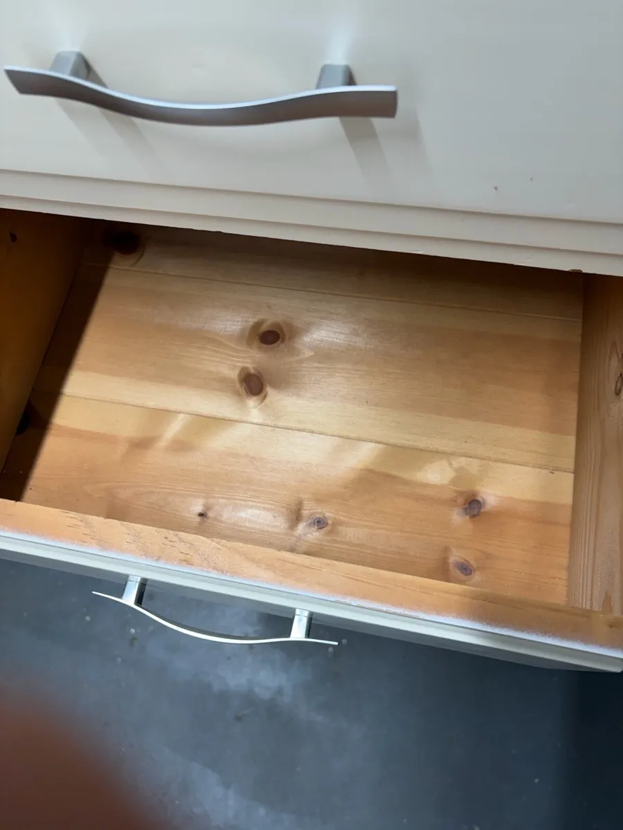 Solid wood 5 drawer tallboy chest of drawers, dove - Image 4