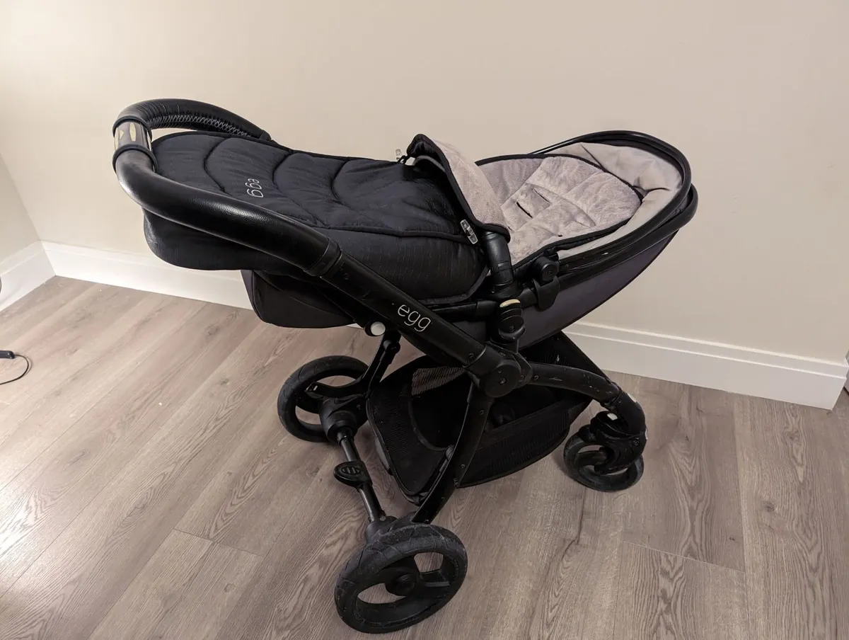 Egg Travel System (Carrycot & Stroller) + Footmuff - Image 3