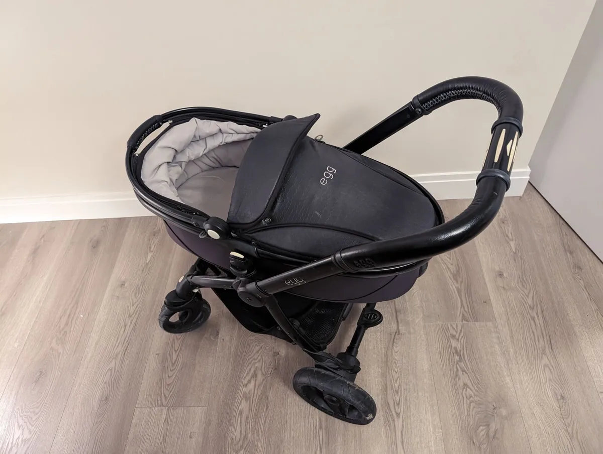 Egg Travel System (Carrycot & Stroller) + Footmuff - Image 4