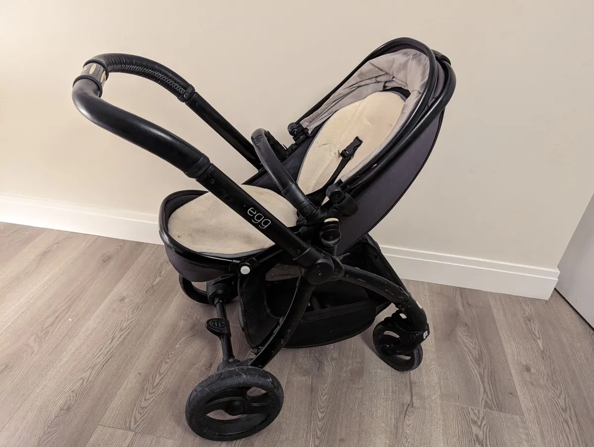 Egg Travel System (Carrycot & Stroller) + Footmuff - Image 2