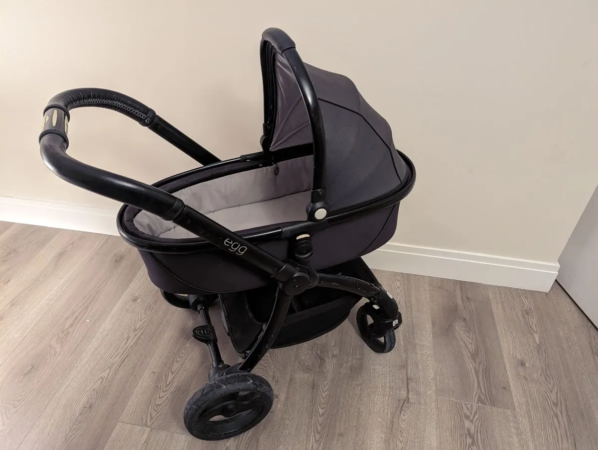 Egg Travel System (Carrycot & Stroller) + Footmuff - Image 1