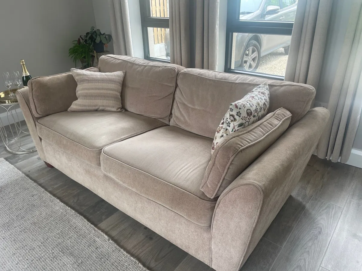 2 large matching couches - Image 4