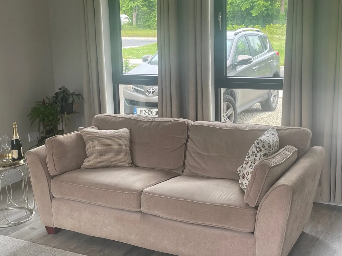2 large matching couches - Image 2