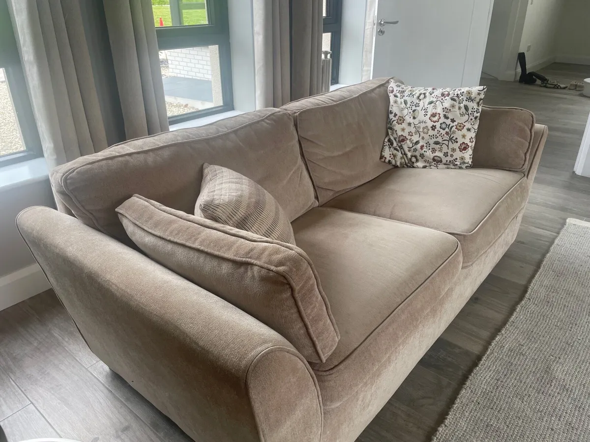 2 large matching couches - Image 3