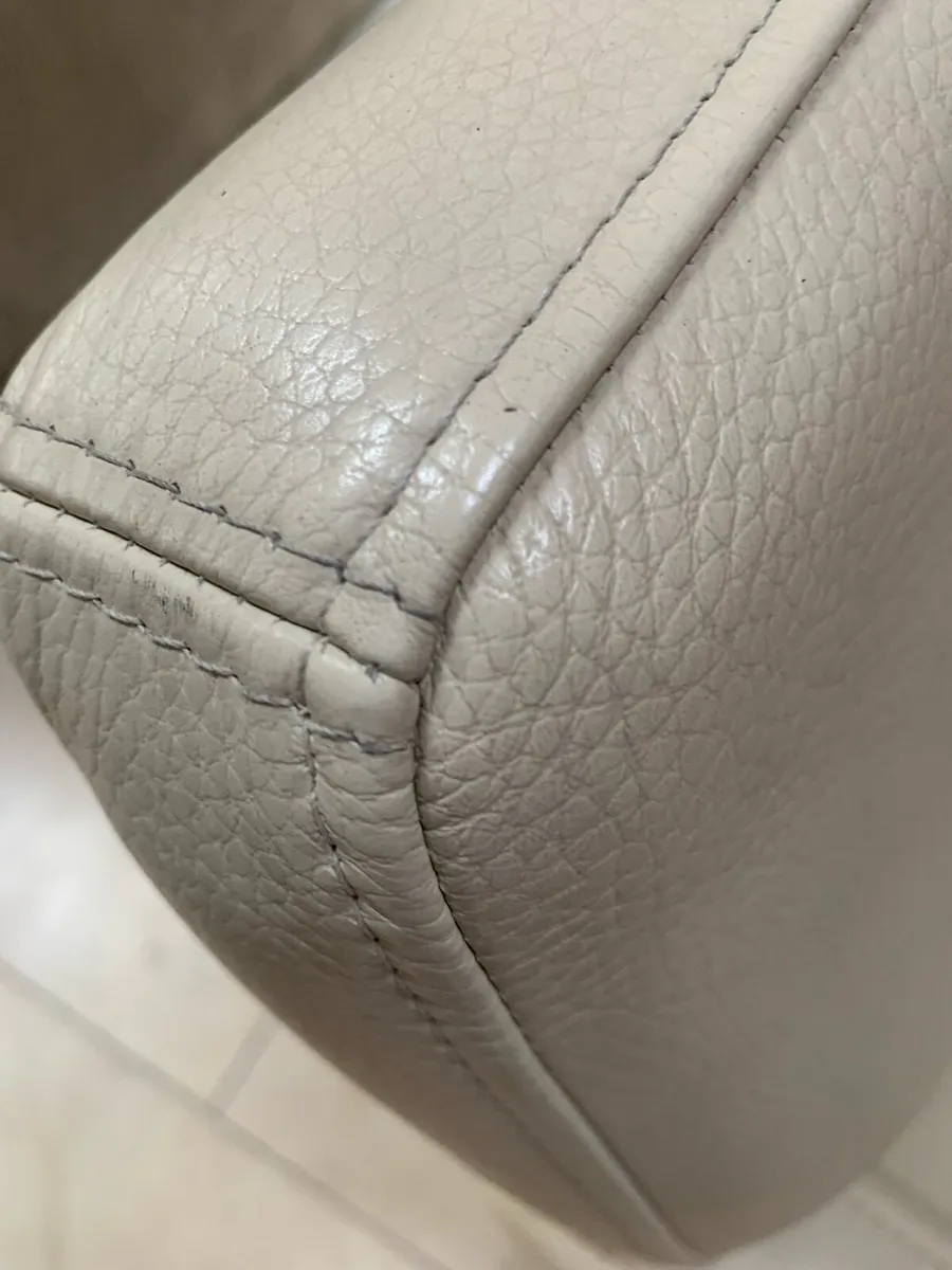 Cream leather dining tub chairs - Image 3