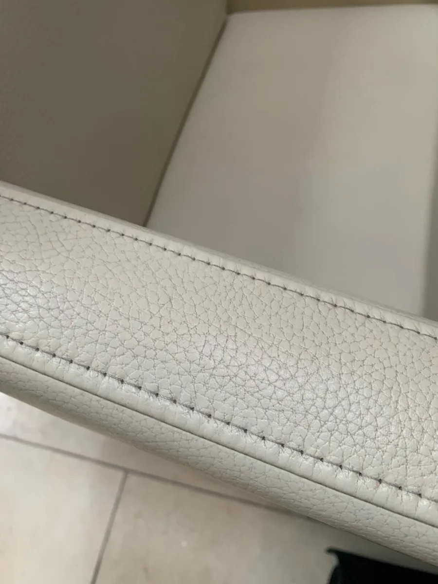 Cream leather dining tub chairs - Image 4