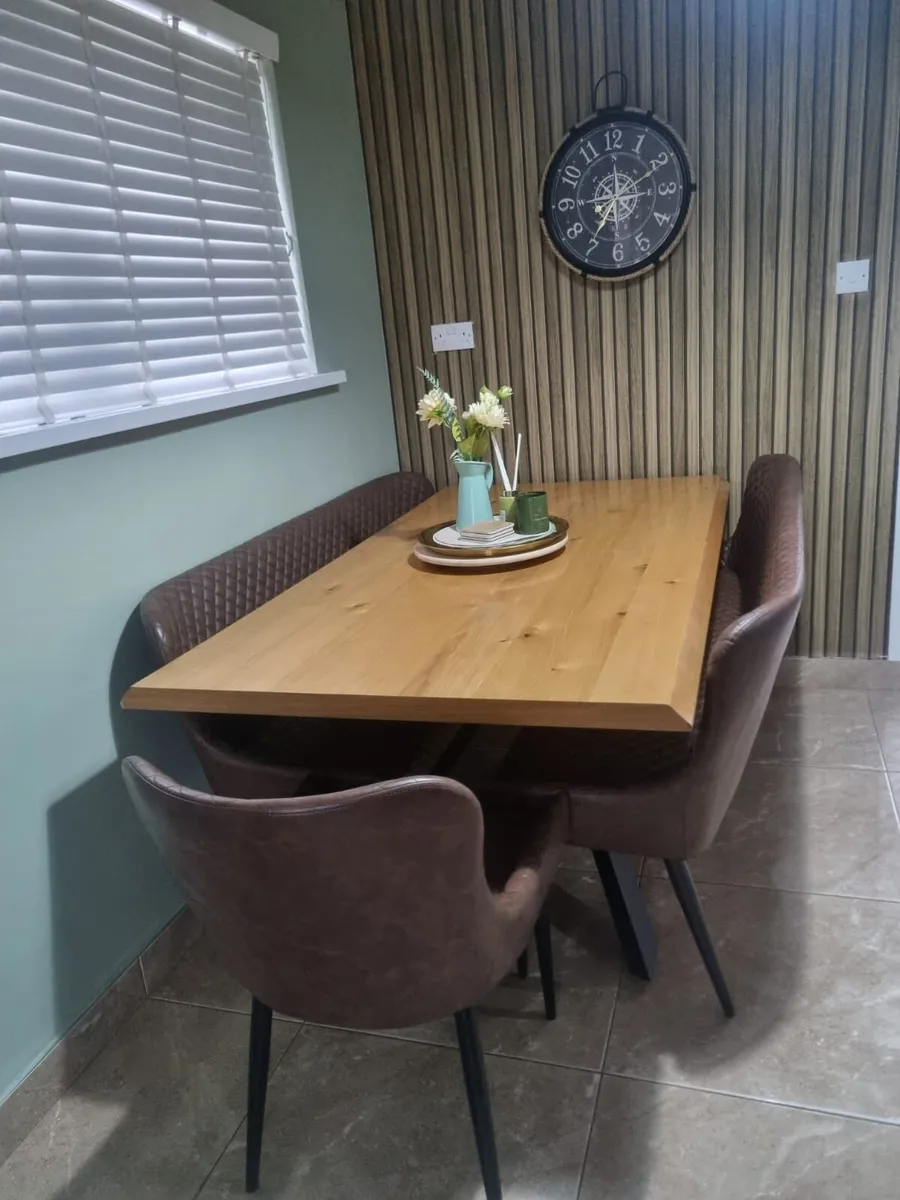 Kitchen table and chairs - Image 1