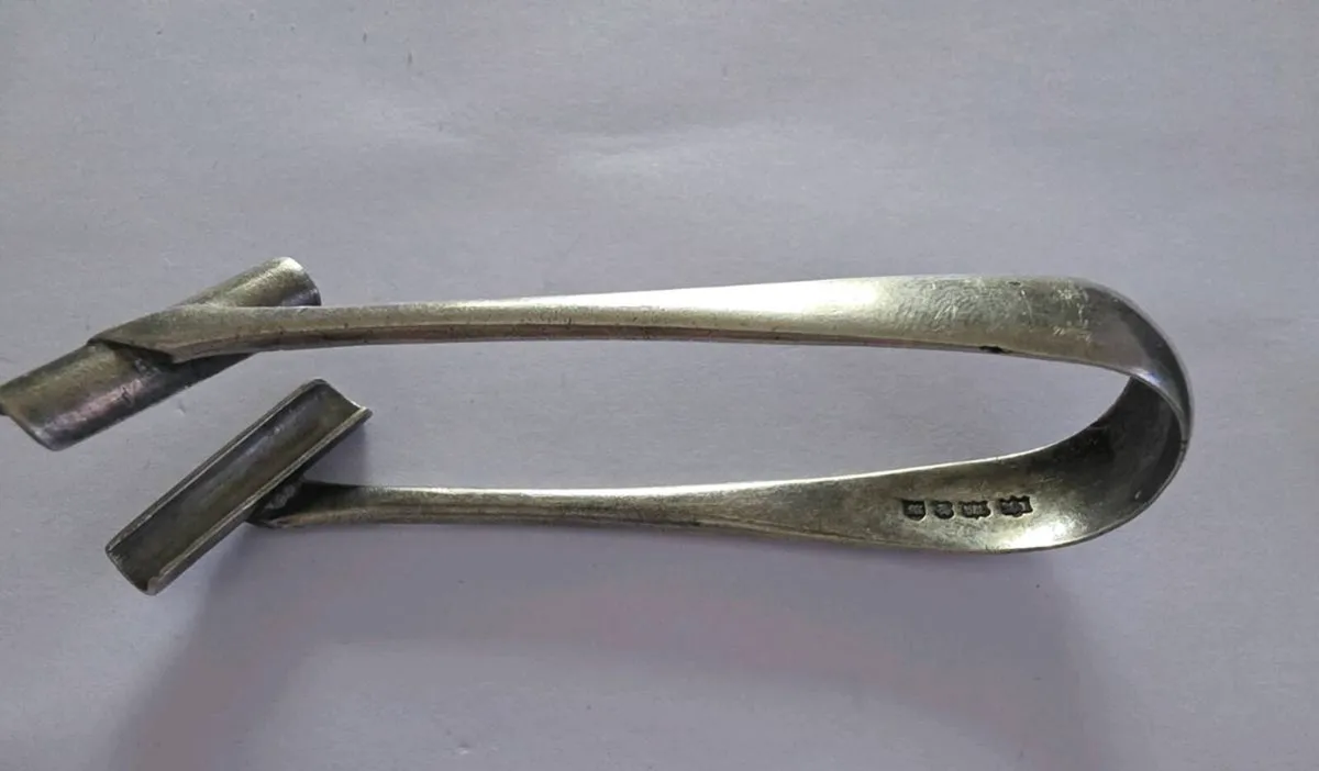 Silver tongs - Image 1