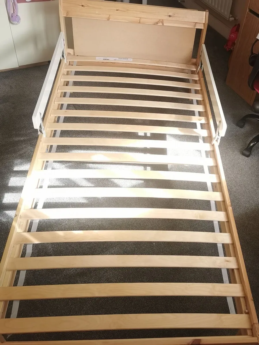 Single bed - Image 2