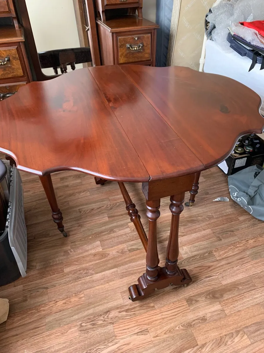 Victorian Mahogany drop leaf table - Image 1