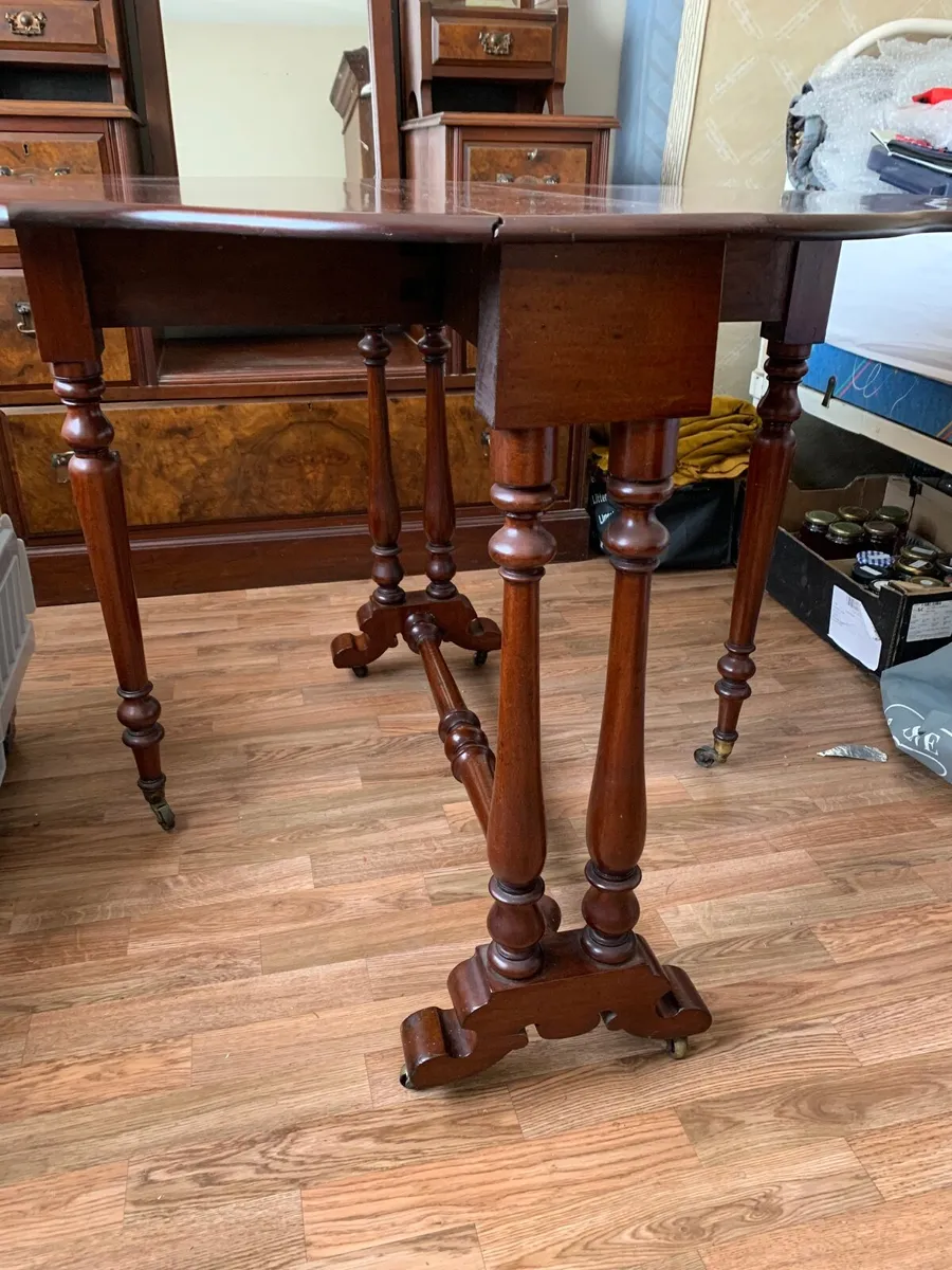 Victorian Mahogany drop leaf table - Image 2