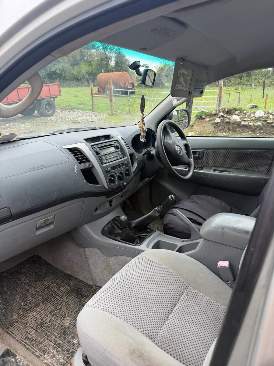 Toyota Hilux - Image 3