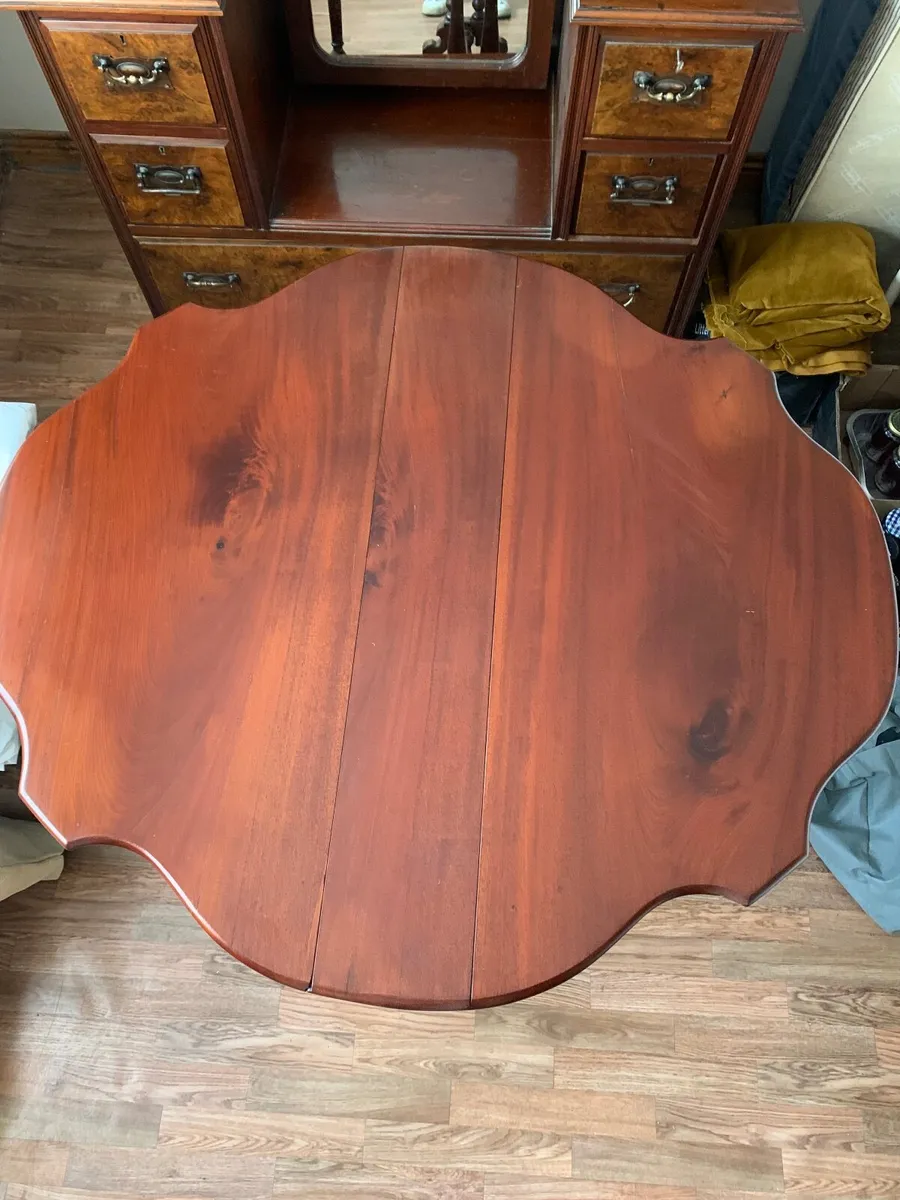 Victorian Mahogany drop leaf table - Image 3