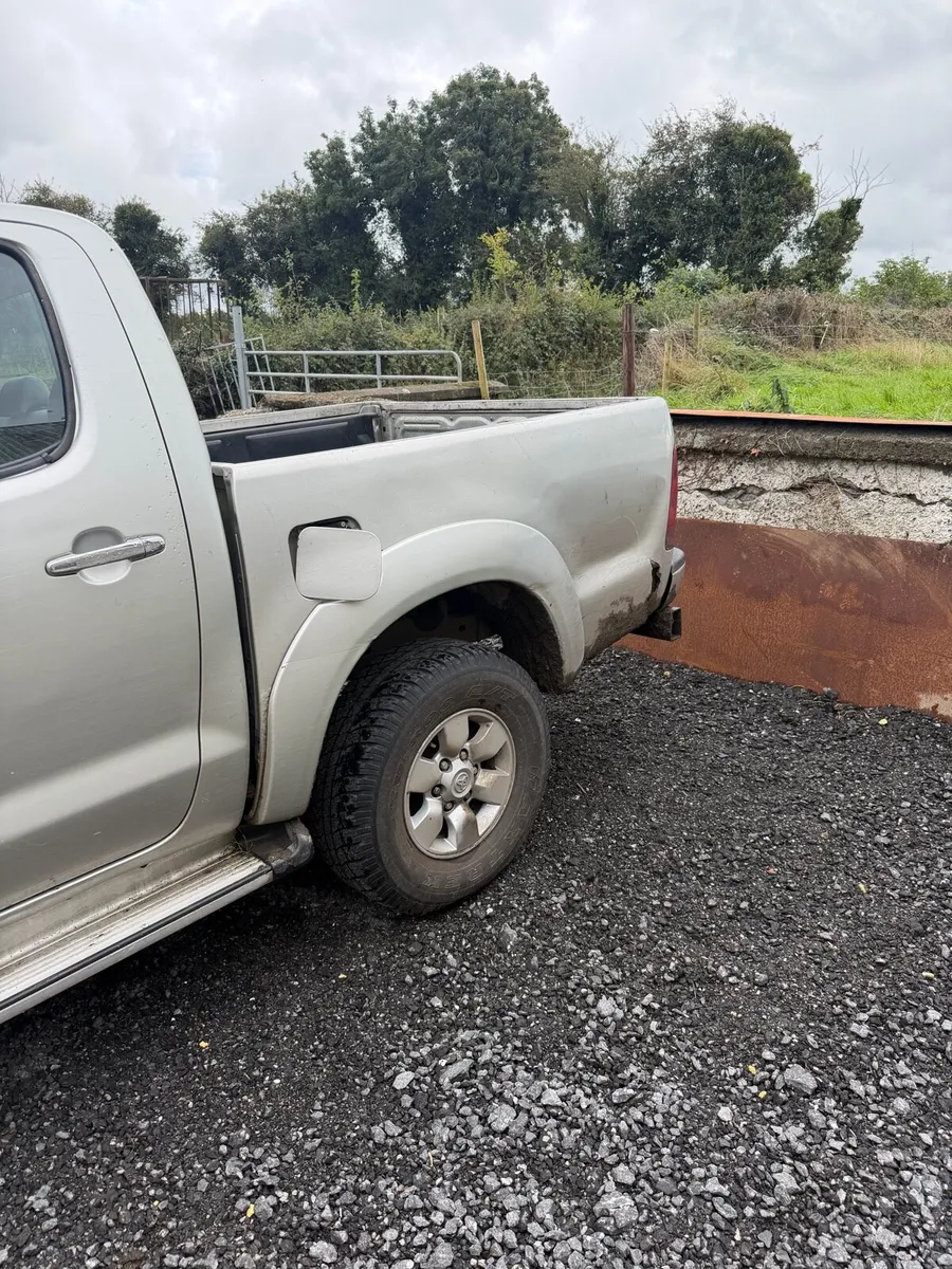 Toyota Hilux - Image 4