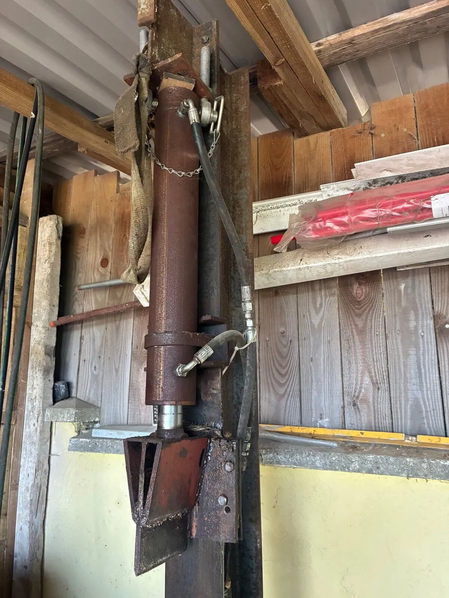 Log splitter - Image 1