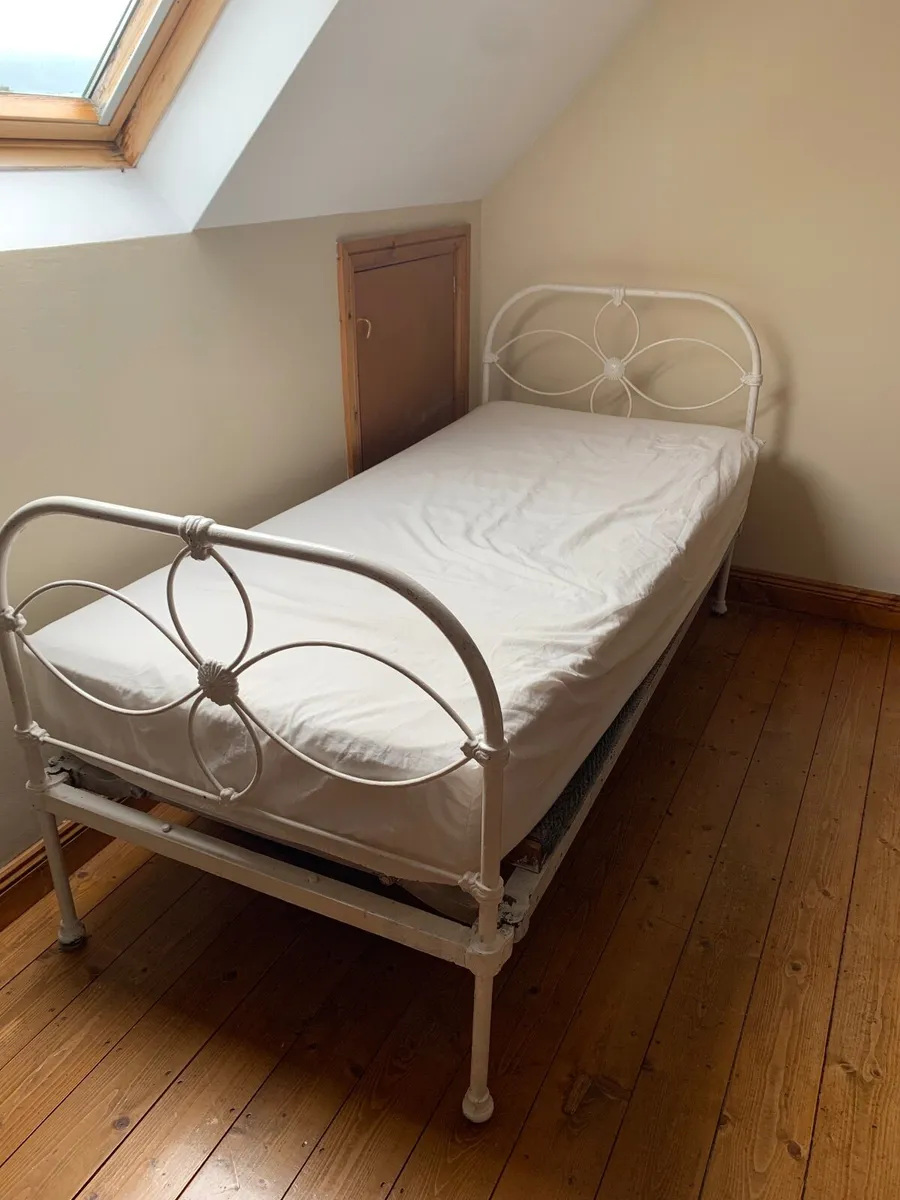 three antique iron beds - Image 1