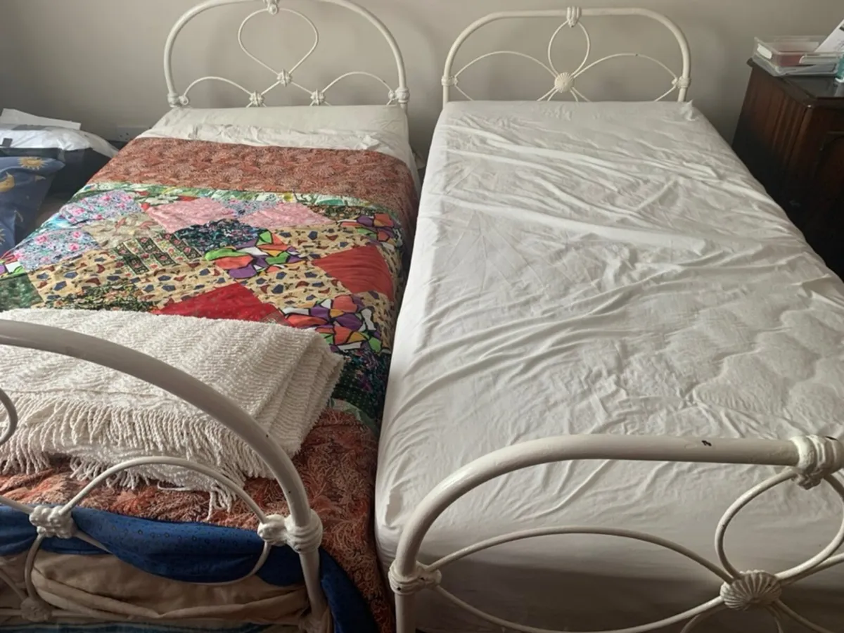 three antique iron beds - Image 2