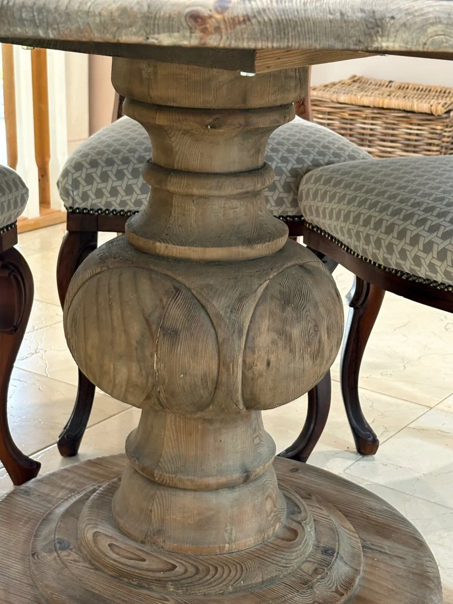 Premium 1.2m Round Rustic Oak Pedestal Dining Tabl - Image 3